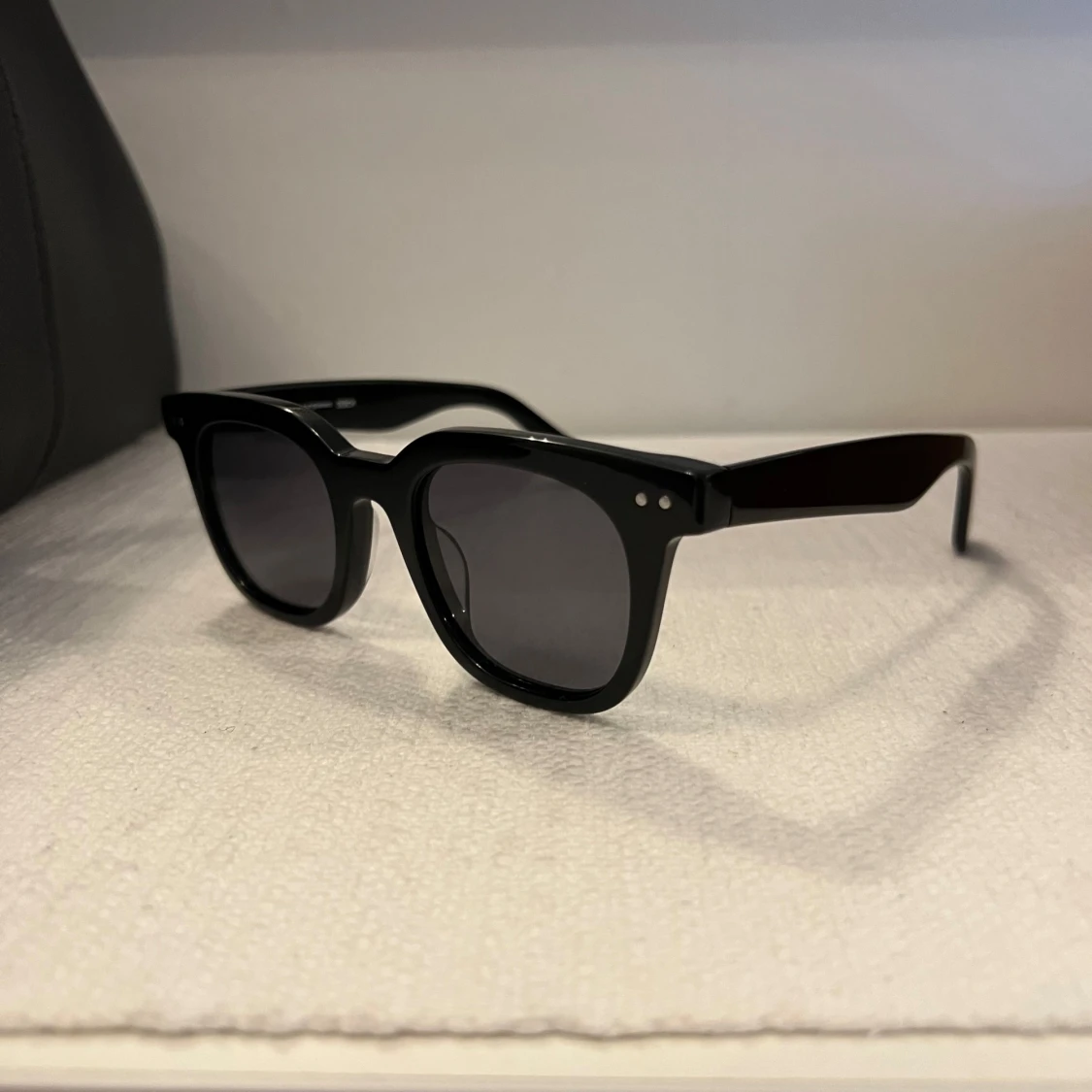 Svarta solglasögon från Marc - 92