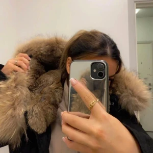 Vinterjacka  - Ny vinterjacka i modellen cedrico monet, oanvänd och passar inte mej längre då jag fött barn samt ska flytta så vill bli av med den helst innan! 