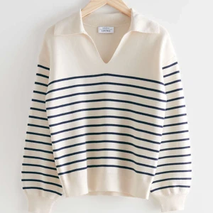 Other stories tröja - Mycket bra skick, använda fåtal gånger. Skicka meddelande om du vill ha fler bilder. Nytt pris 690