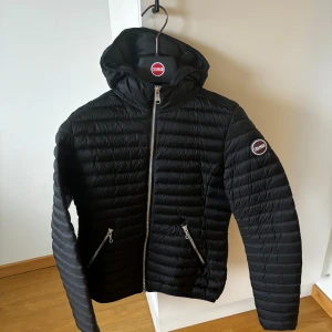 Colmar Jacka  - Säljer min helt nya Colmar jacka  Storlek xs  