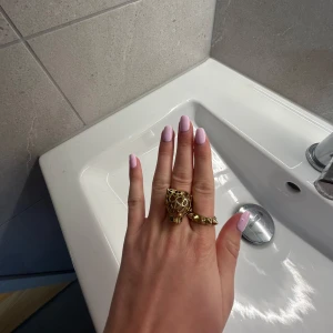 Edblad ring  - Så fin nit ring från Edblad. Storlek 18.50. 