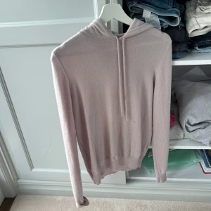 Soft goat hoodie - Jätte fin, bra skick. Färgen finns inte att köpa 