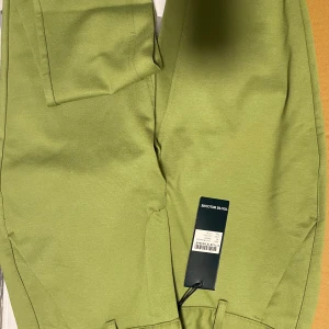 Byxor  - Det ny byxor  Nypris;399  Viol sälje 99