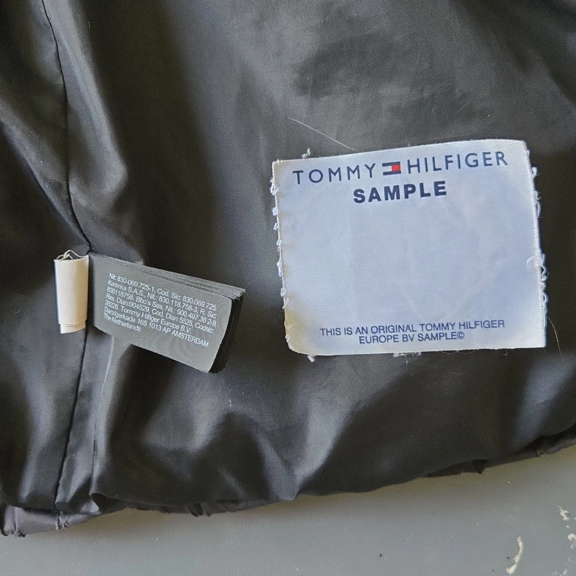 Svart pufferjacka från Tommy Hilfiger - 91