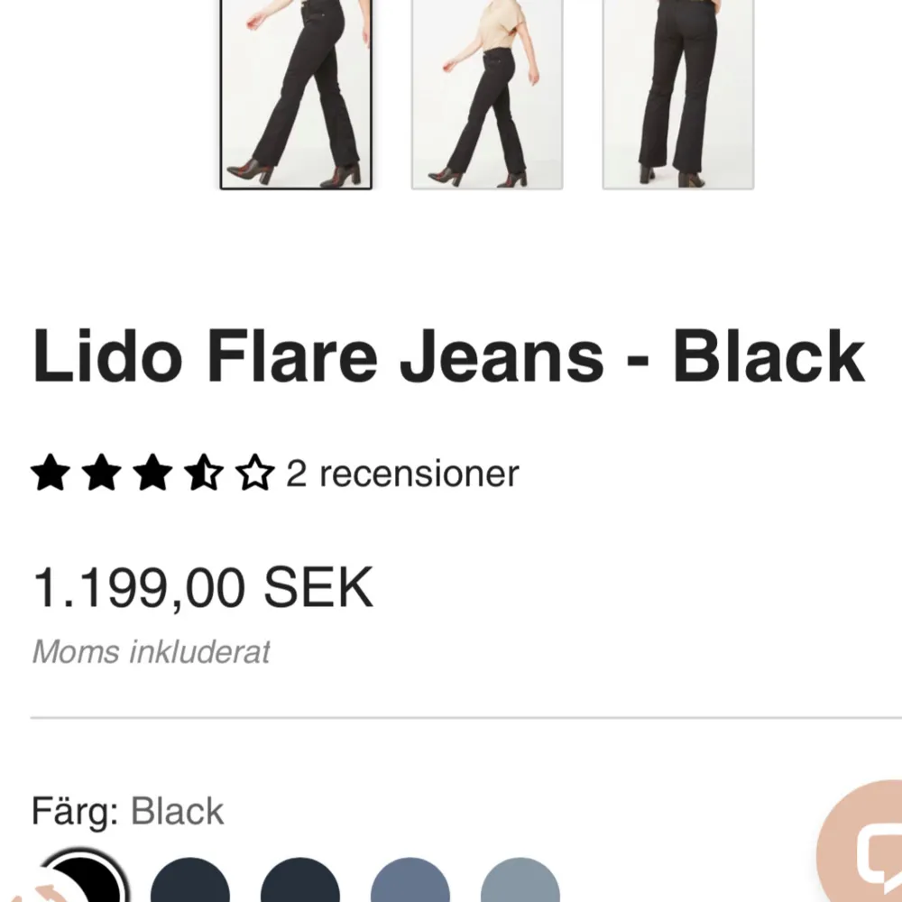 Jag köpte den för 1999kr men ett litet fläck vid knäna på ena benen men det syns inte men annars materialet är jätteskön och färgen är mest light washed svart🤗priset kan diskuteras såklart 🩷. Jeans & Byxor.