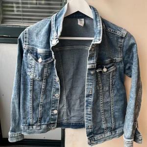 Jeansjacka - Storlek 140 (barn), bra skick