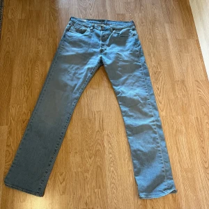 Levis Jeans - Säljer mina oanvända Levis jeans med storlek 32,34. Pris ej hugget i sten.