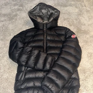 Colmar jacka  - En super bra jacka, varm och tålig. Jag är 173 cm och den passar perfekt 