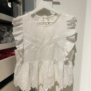 Vit topp  - Söt vit topp från zara, stl: M🤍