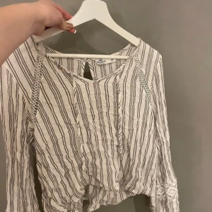 Blus hollister - Randig linneblus från hollister 