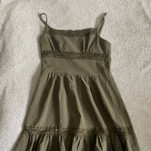 Grunge klänning - har bara använts 3 gånger, är mellan bra skick och som ny