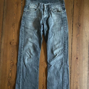 G star jeans - Grå g star jeans. De har rak passform och sitter riktigt bra