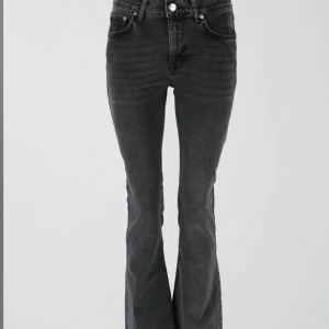 Gina gråa jenas - Säljer dessa helt oanvända jeans ifrån Gina trico! PRIS kan absolut diskuteras❤️ Bootcut