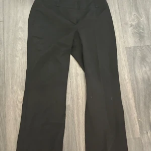 Svarta kostymbyxor  - Svarta kostymbyxor i storlek D22 HERR