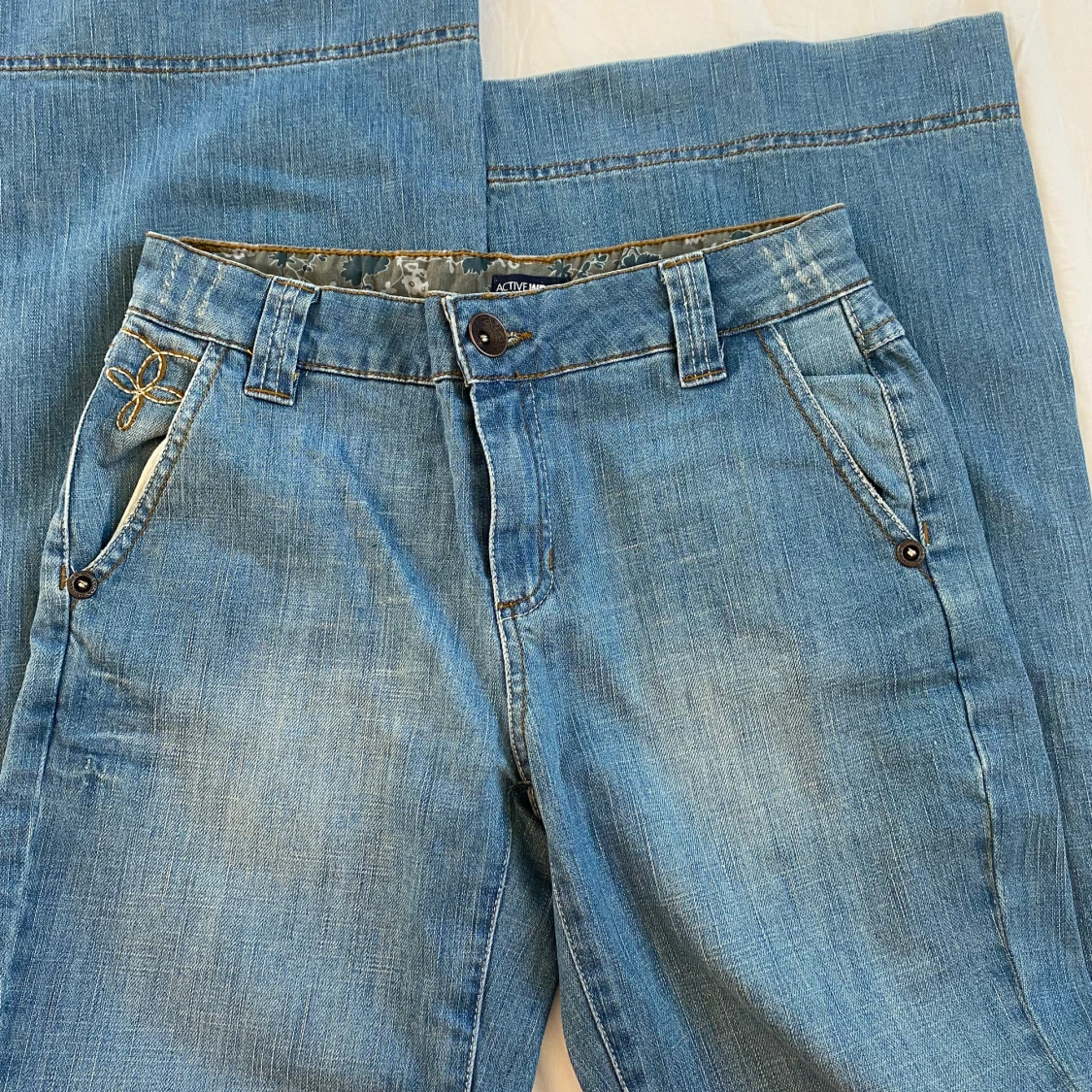 BOOTCUT JEANS 