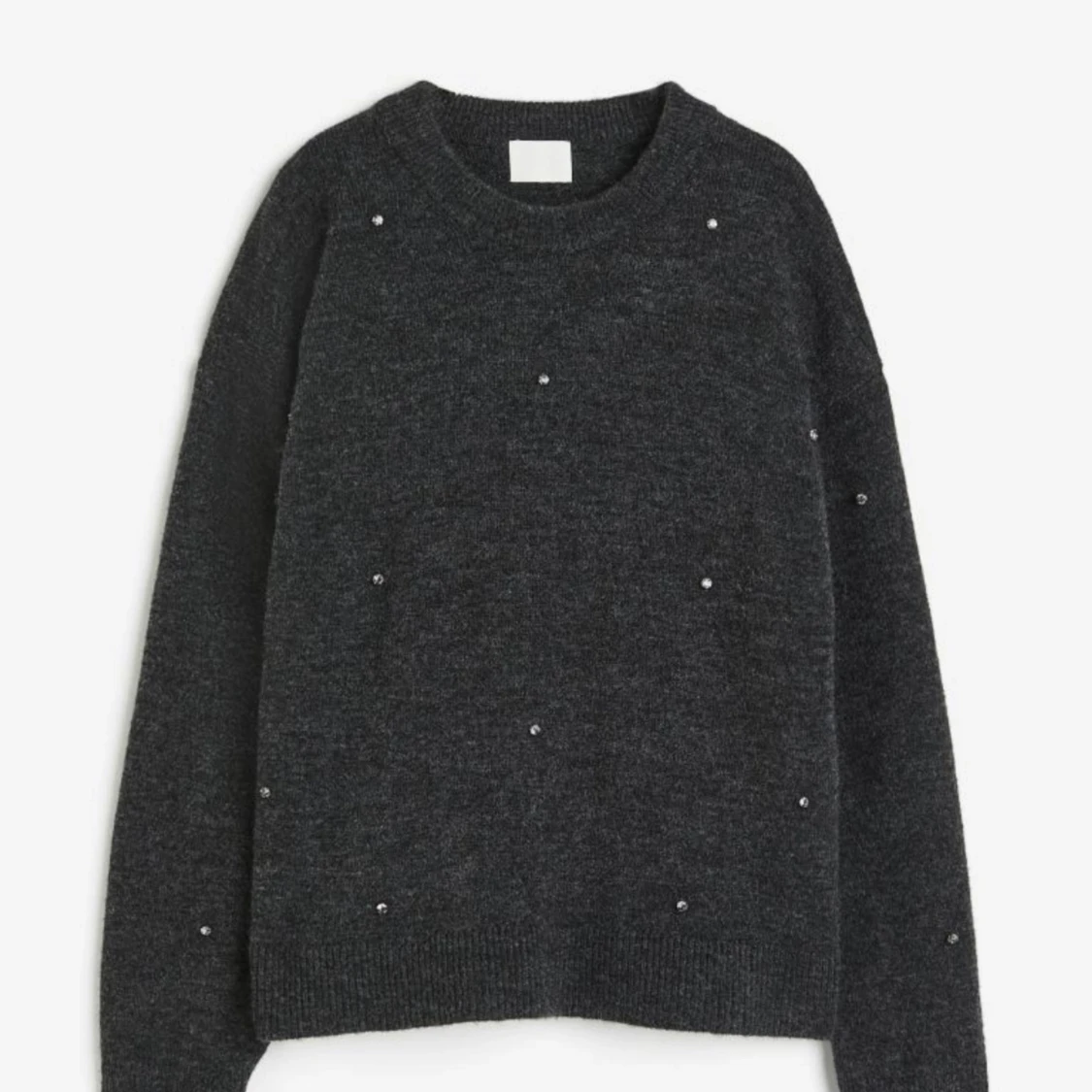 Stickad tröja med stenar