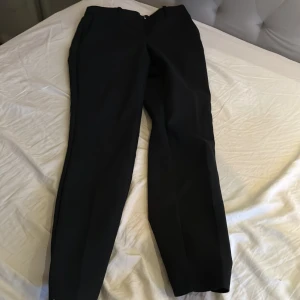 Kostymbyxor  - Nyskick kostymbyxor ifrån H&M! Nypris 450kr