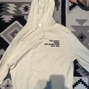 Arigato hoodie - Säljer min arigato hoodie som inte kommit till användning, bra skick utan deflekter.