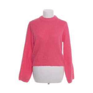 Rosa stickad tröja från Ginatricot - Superfin stickad tröja från GinaTricot men passade tyvärr inte mig! Bra skick! Storlek XS