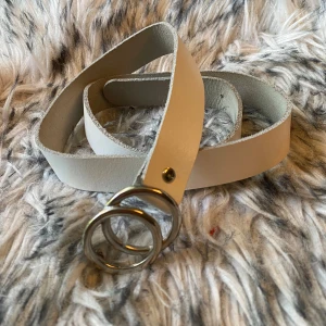 Vitt skärp - Vitt skärp som aldrig använts!