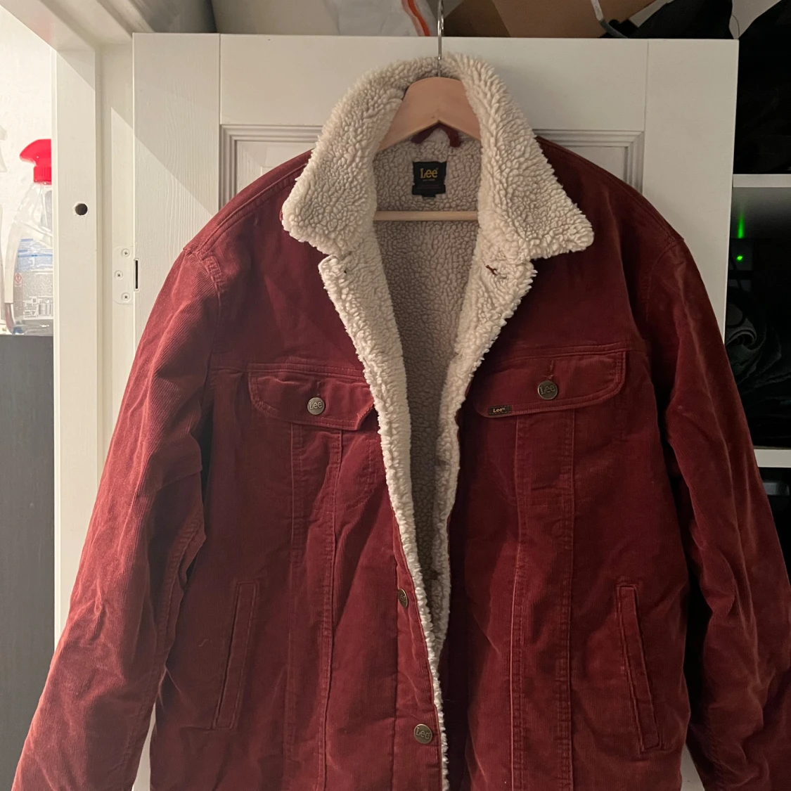 Röd Lee Sherpa jacka