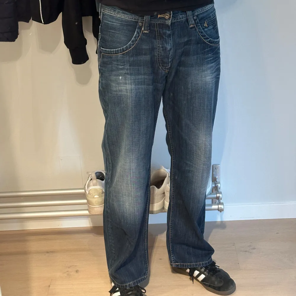 ~31/31  41cm midja & 72 inseam. Jeans & Byxor.