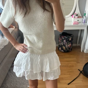 Vit kjol  - Jag fick denna av en vän men den har aldrig kommit till användning. Priset kan diskuteras. 💖💖