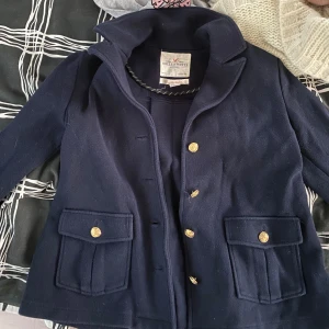 Holly n White tröja - Marinblå från Holly n white i storlek S. Inga defekter. 