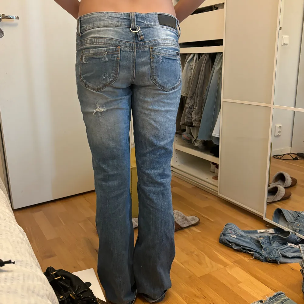 Innerbenslöngd:80cm midjemått:40cm☺️. Jeans & Byxor.