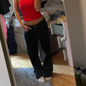 Oversized svarta jeans - Pösiga jeans svarta