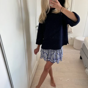 Hålbroderad kjol  - Såå söt hålbroderad kjol från Zara😍 aldrig använd 