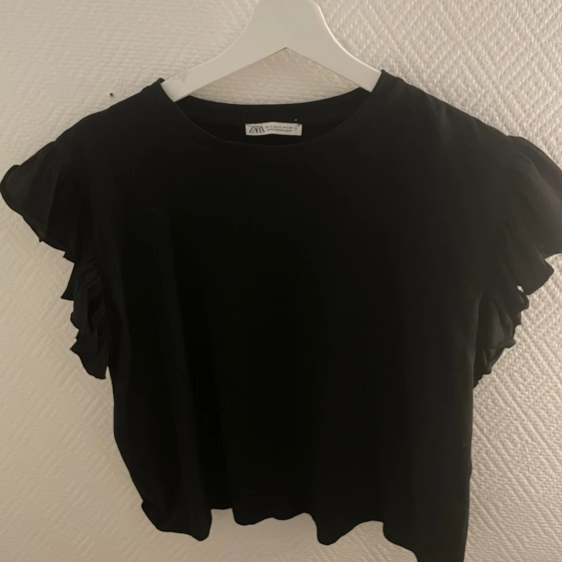 Svart volangtopp - 91