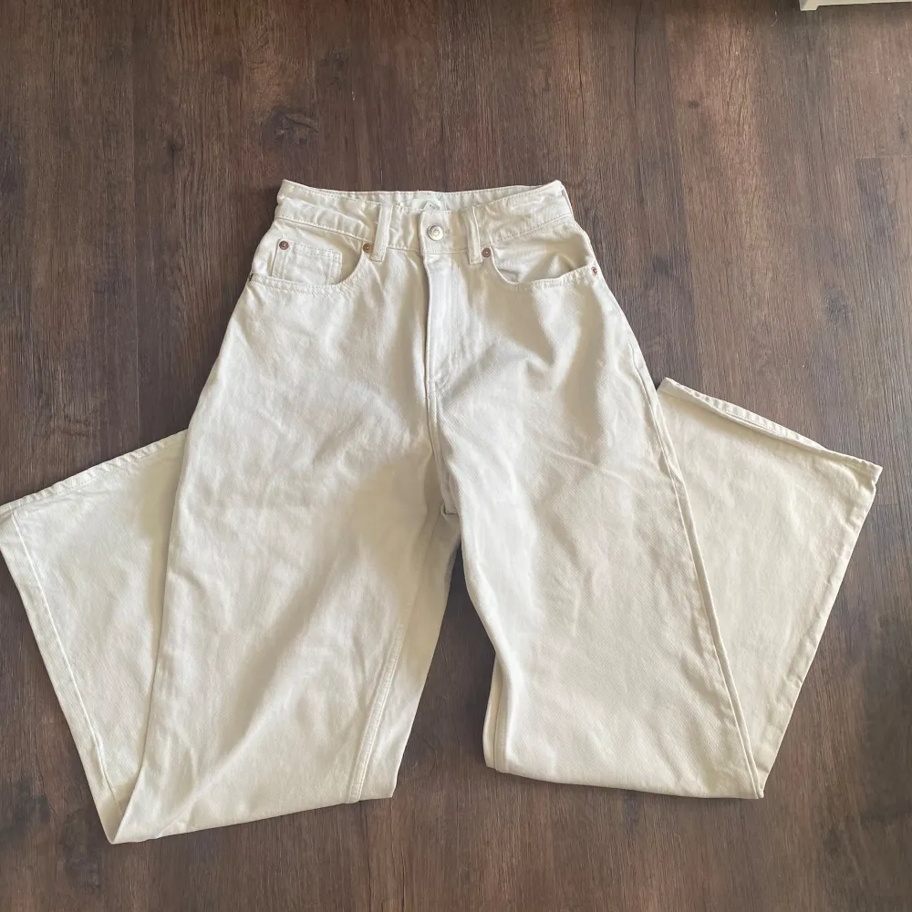 Baggy jeans från hm, inga defekter vad jag kan se, så fint skick!. Farkut & Housut.
