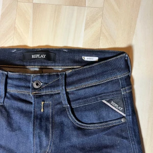 Replay anbass  - Replay anbass i nysskick. Storleken är 29/32. Mitt pris 549. Tveka inte att höra av dig vid eventuella frågor.😊