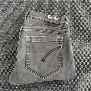Dondup jeans - Tvär feta dondup jeans | Modell ”George” | Riktigt fint skick | Storlek 33 | Nypris: 3500kr Mitt pris: 749kr | Skriv vid minsta fråga eller fundering 😄