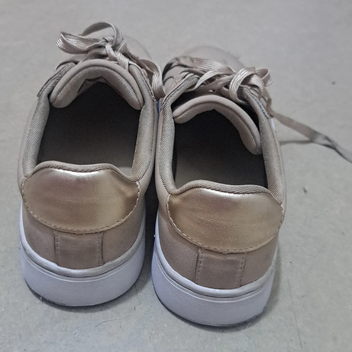 Dom är fina och bra materialet  - 91