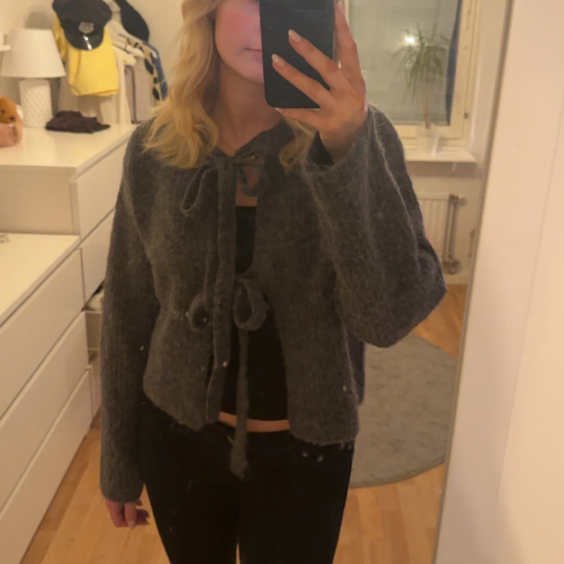 Grå kofta med knytband