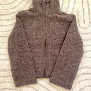  Teddyjacka - Brun teddyjacka. Endast använd några enstaka gånger, väldigt bra skick, som ny. Storlek Xs💞
