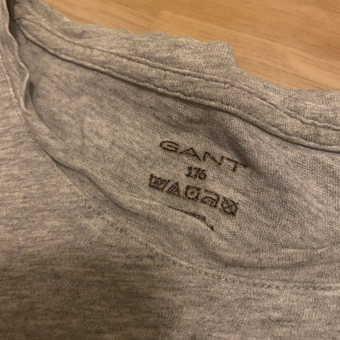 Grå t-shirt från GANT - 2