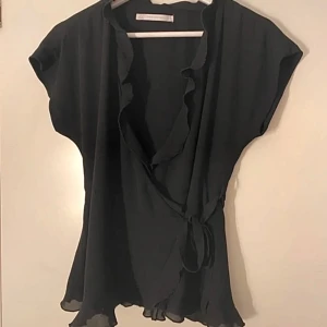 Topp från zara - Jättefin omlottblus i strl S 🫶🏻