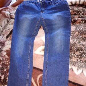 Dam jeans denim  stl 44/46 - Helt nya oanvända dam jeans blåa denim stl 44/46 .