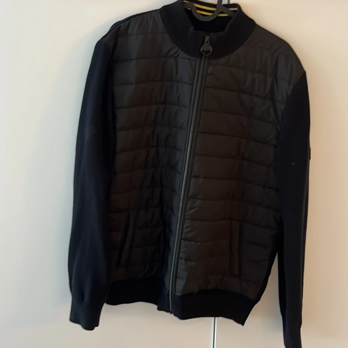 Svart quiltad jacka från Barbour - 1