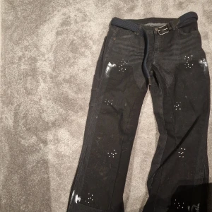 Flared jeans - Ett par snygga flared jeans för killar som passar 30 32. Står ej märke.