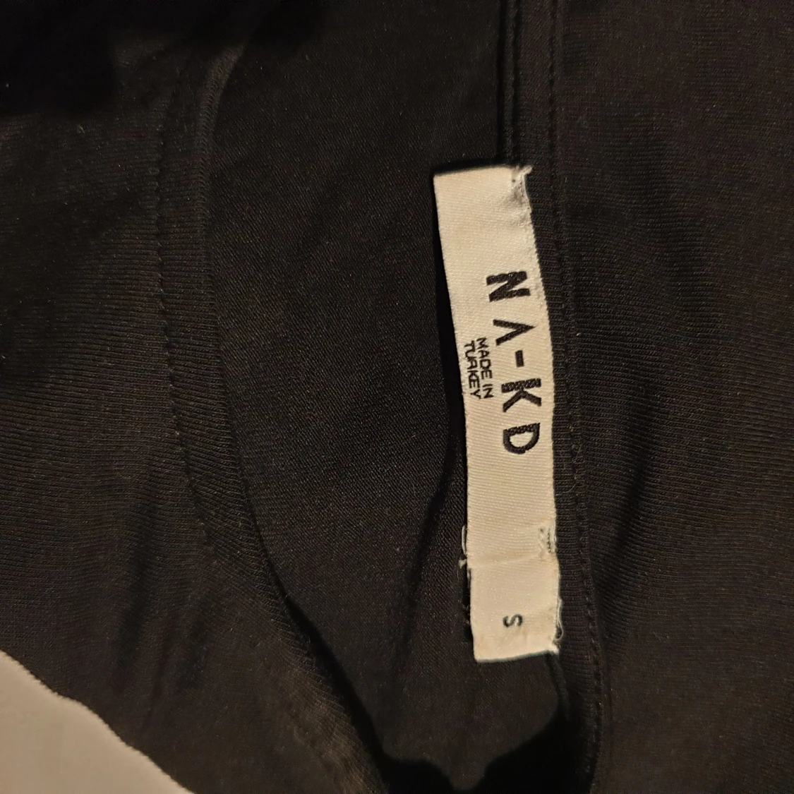 Svart och vit långärmad topp från NA-KD - 2