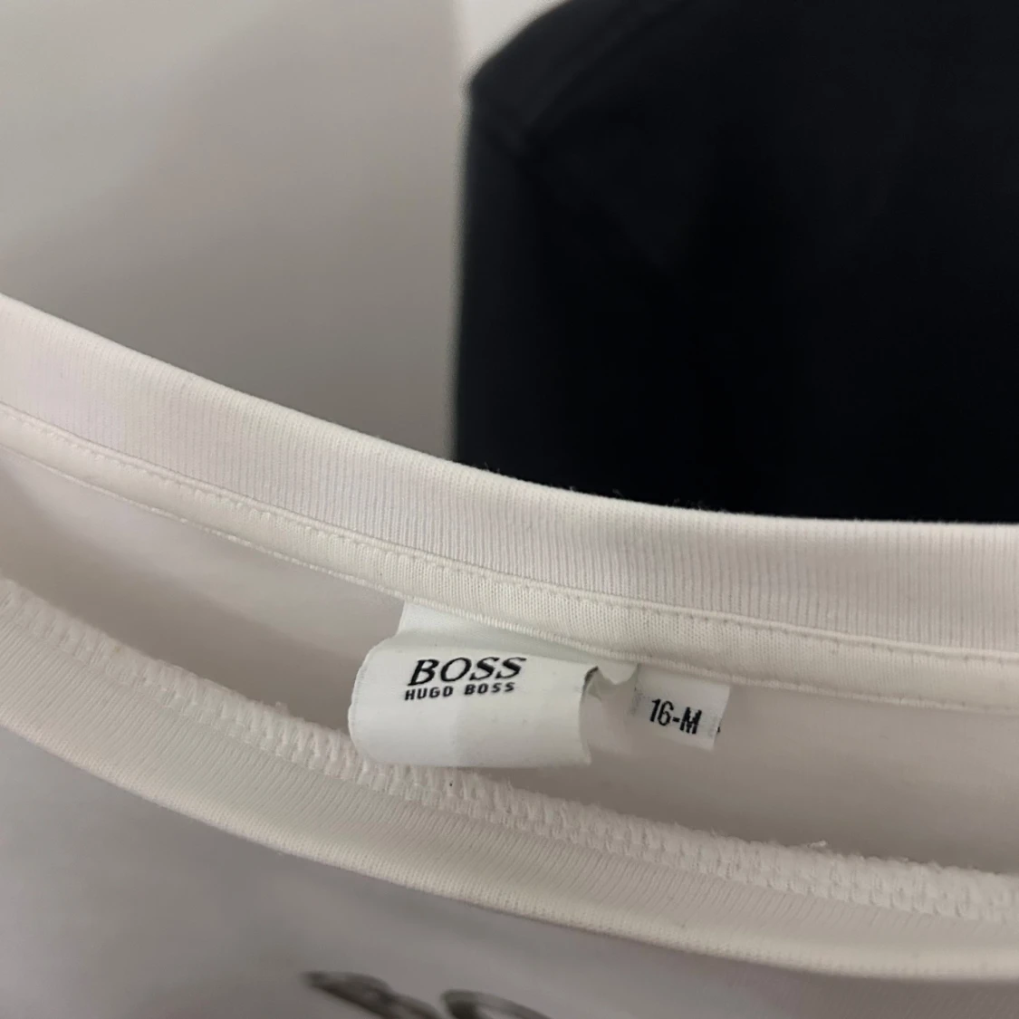 Svart och vit tröja från BOSS - 3