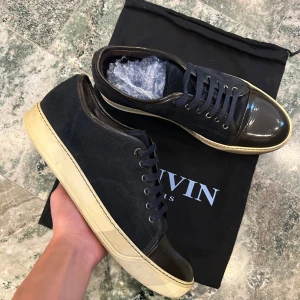 Lanvin cap toe  - Ett par fina lanvins i bra skick! Skorna är i storlek uk8/43 och dustbag medföljer! 