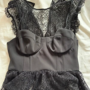 Festtopp - Såå snygg festtopp från zara som är helt oanvänd pga för liten. 