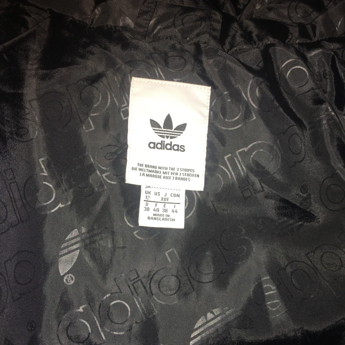 Svart dunjacka från Adidas stl 36 - 1