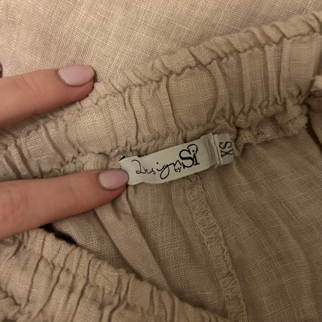 Beige linnebyxor från Design by Si - 1