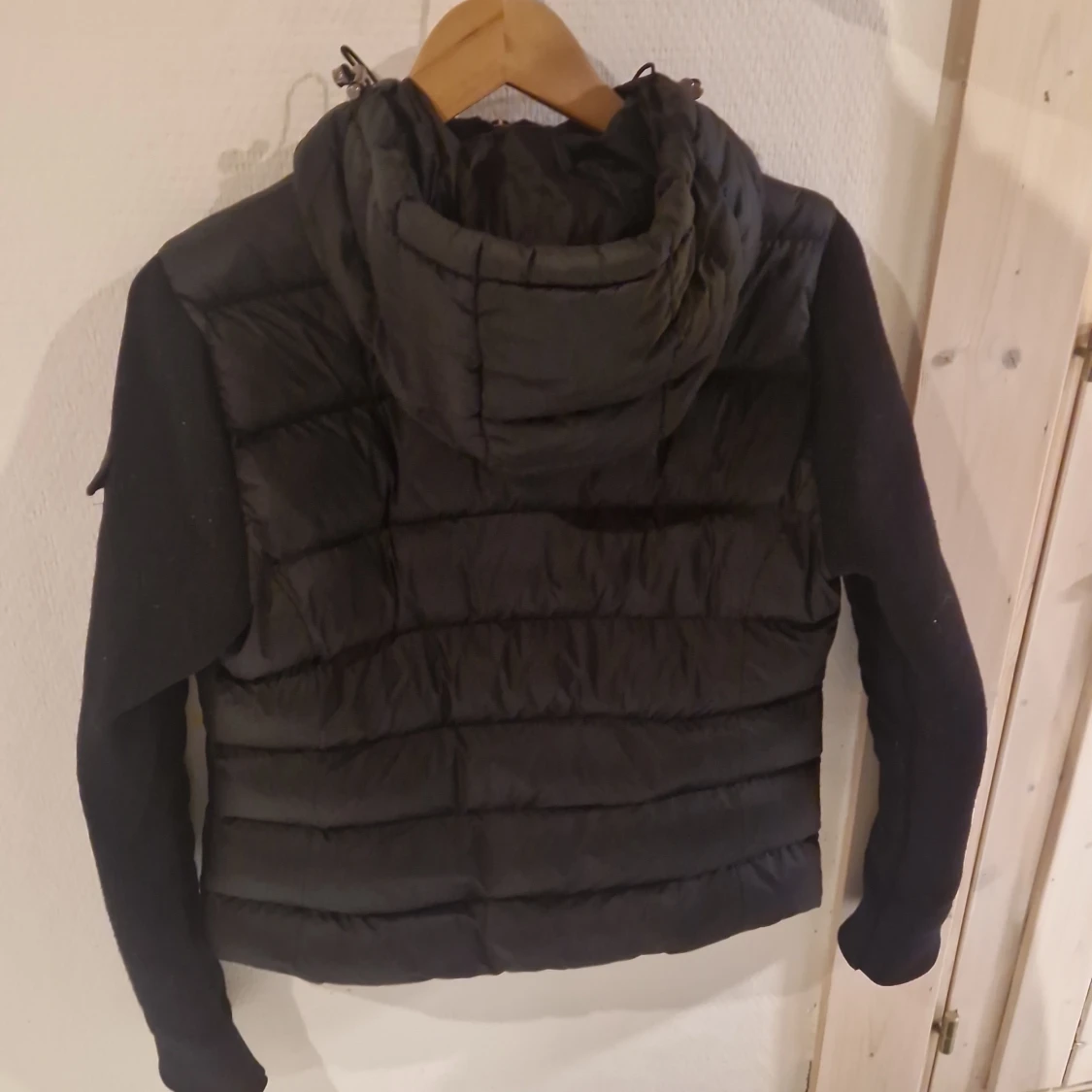 Svart pufferjacka från Moncler - 2